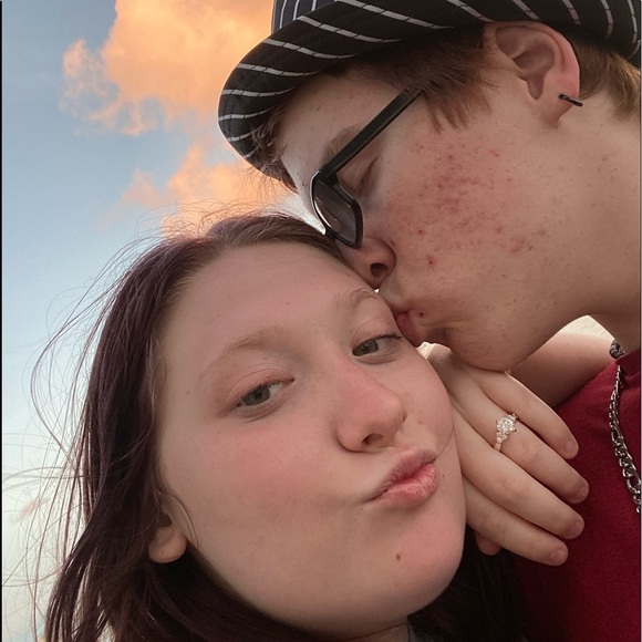 Meet your Posher, Katelyn - Picture 1 of 1